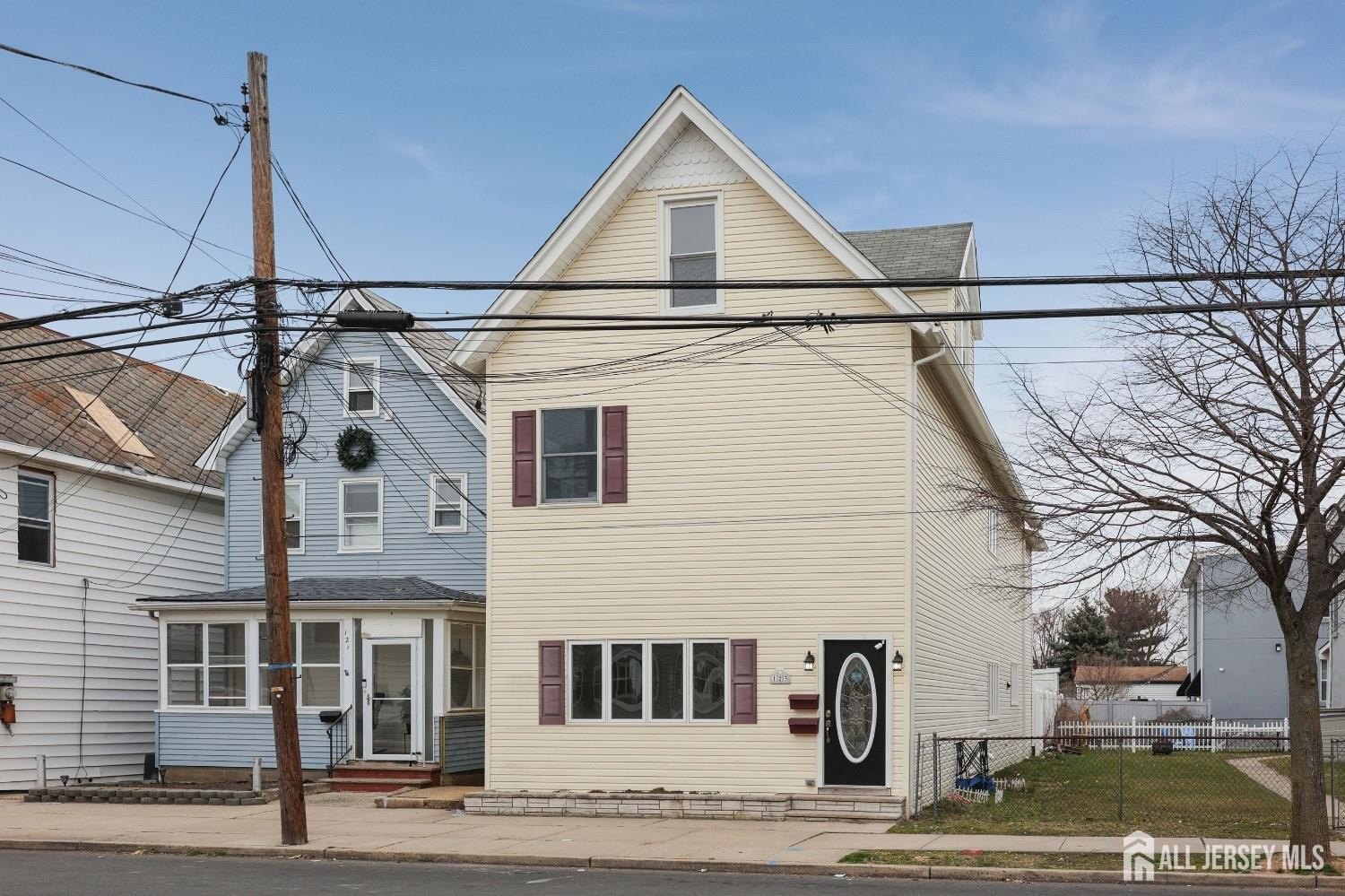 Currently Displayed Property Photo