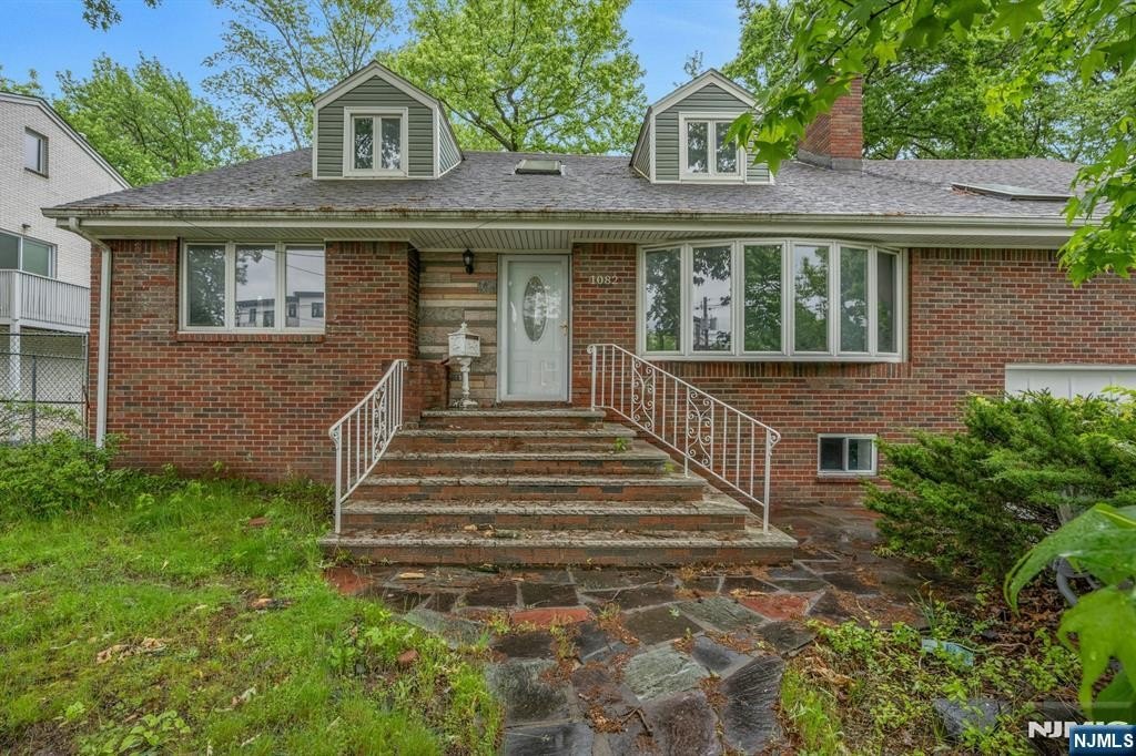 Currently Displayed Property Photo