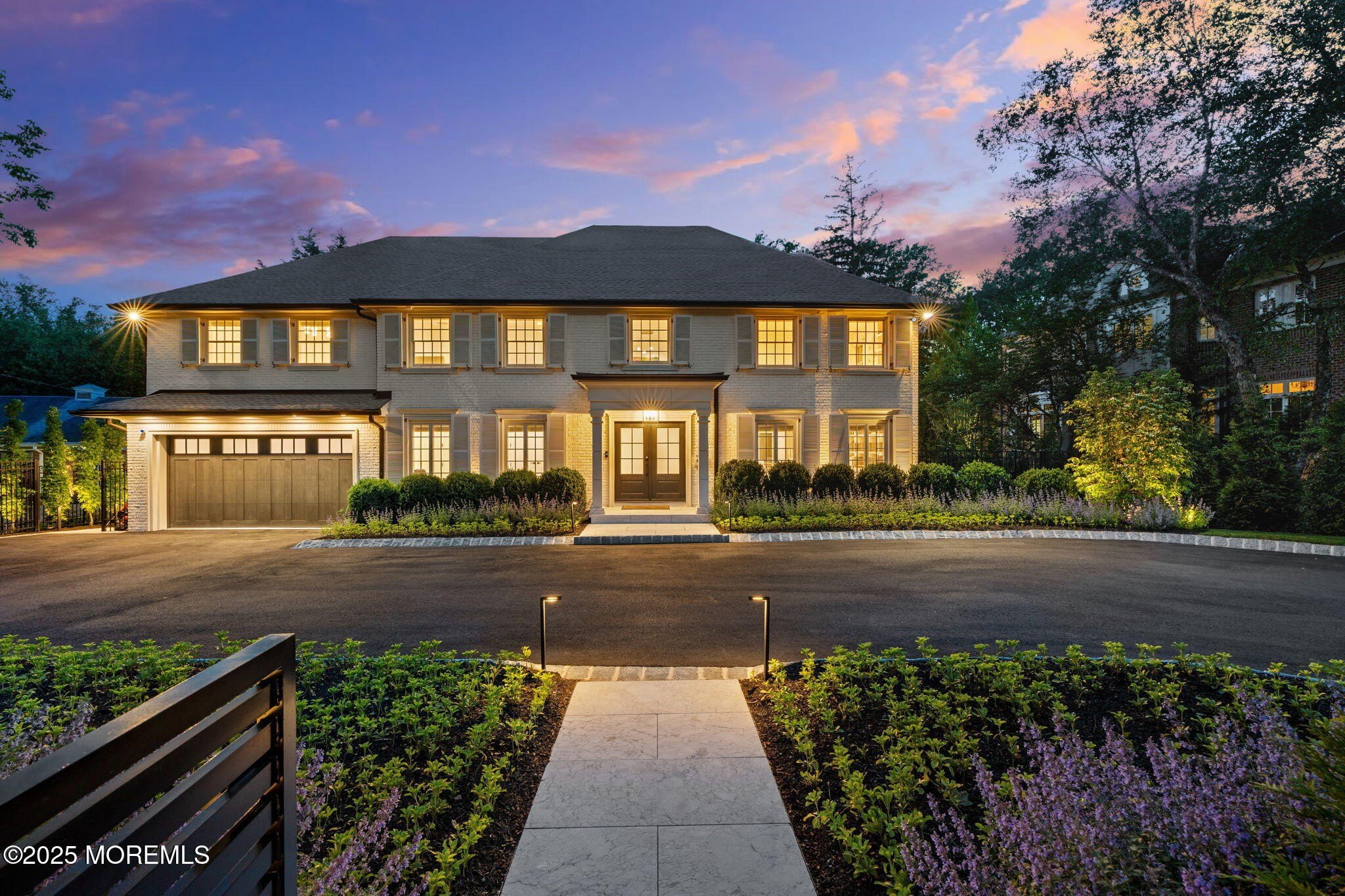 Currently Displayed Property Photo