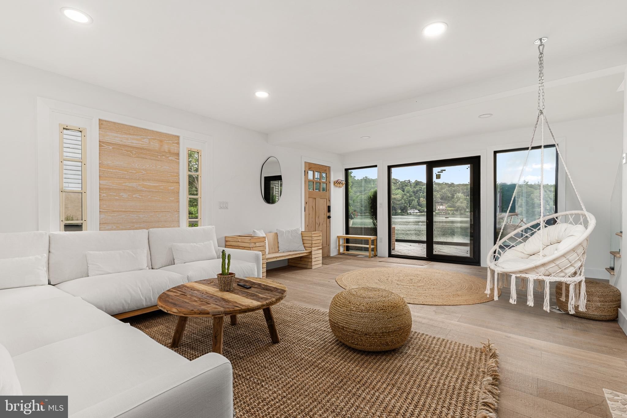 Currently Displayed Property Photo