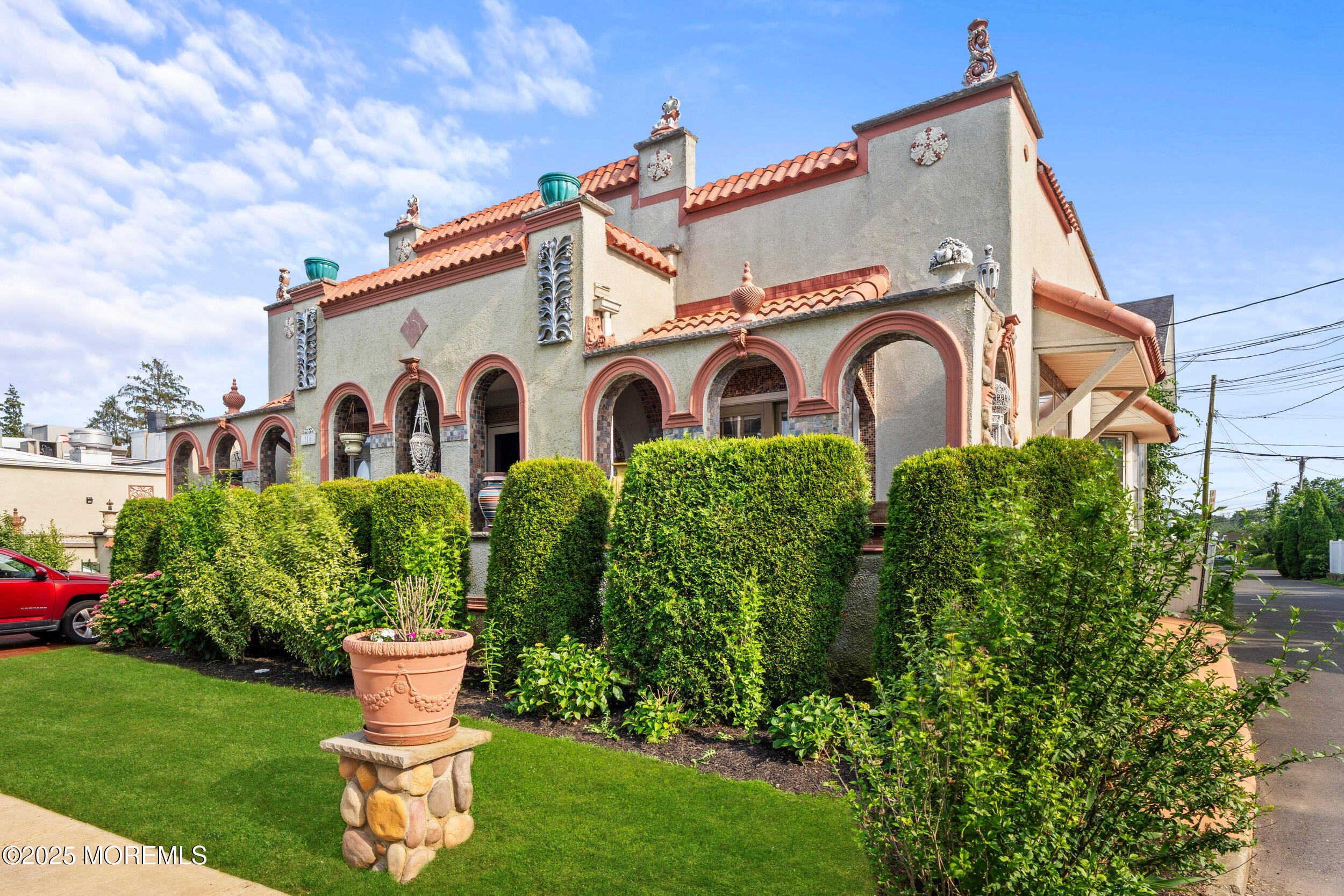 Currently Displayed Property Photo