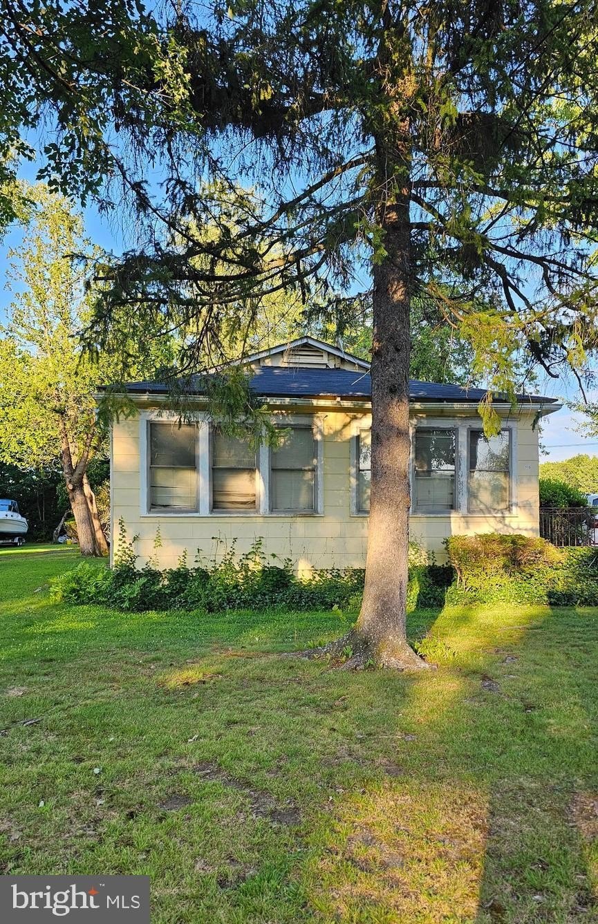 Currently Displayed Property Photo