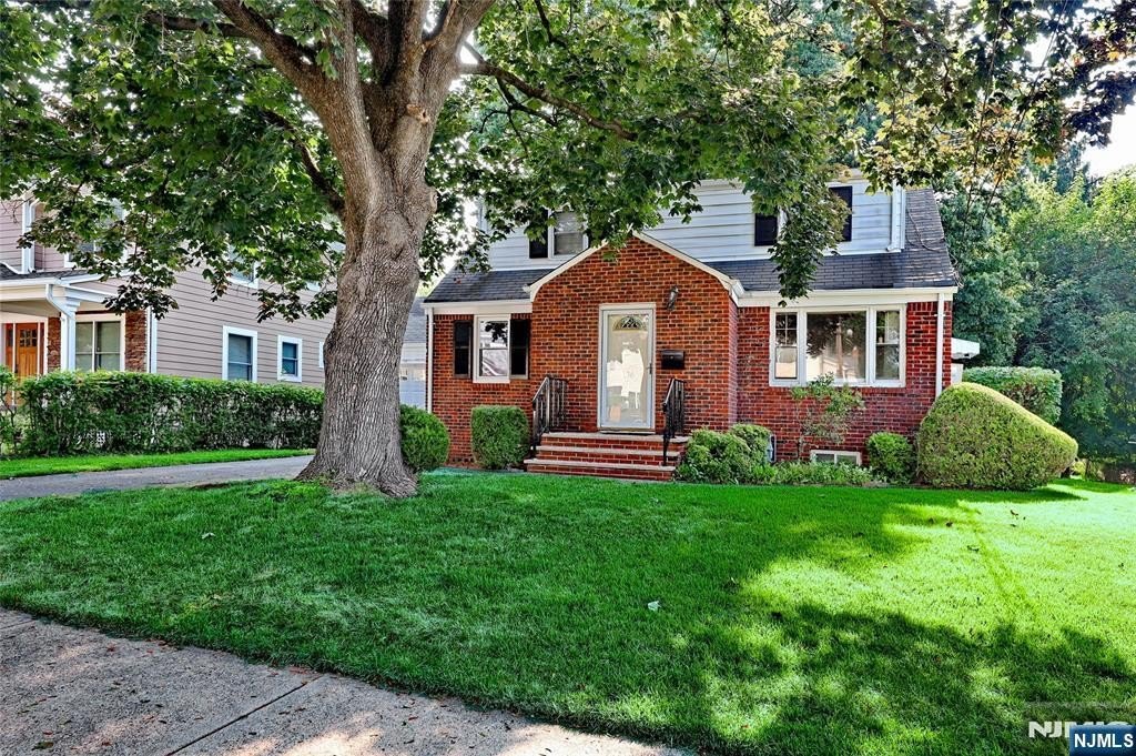 Currently Displayed Property Photo