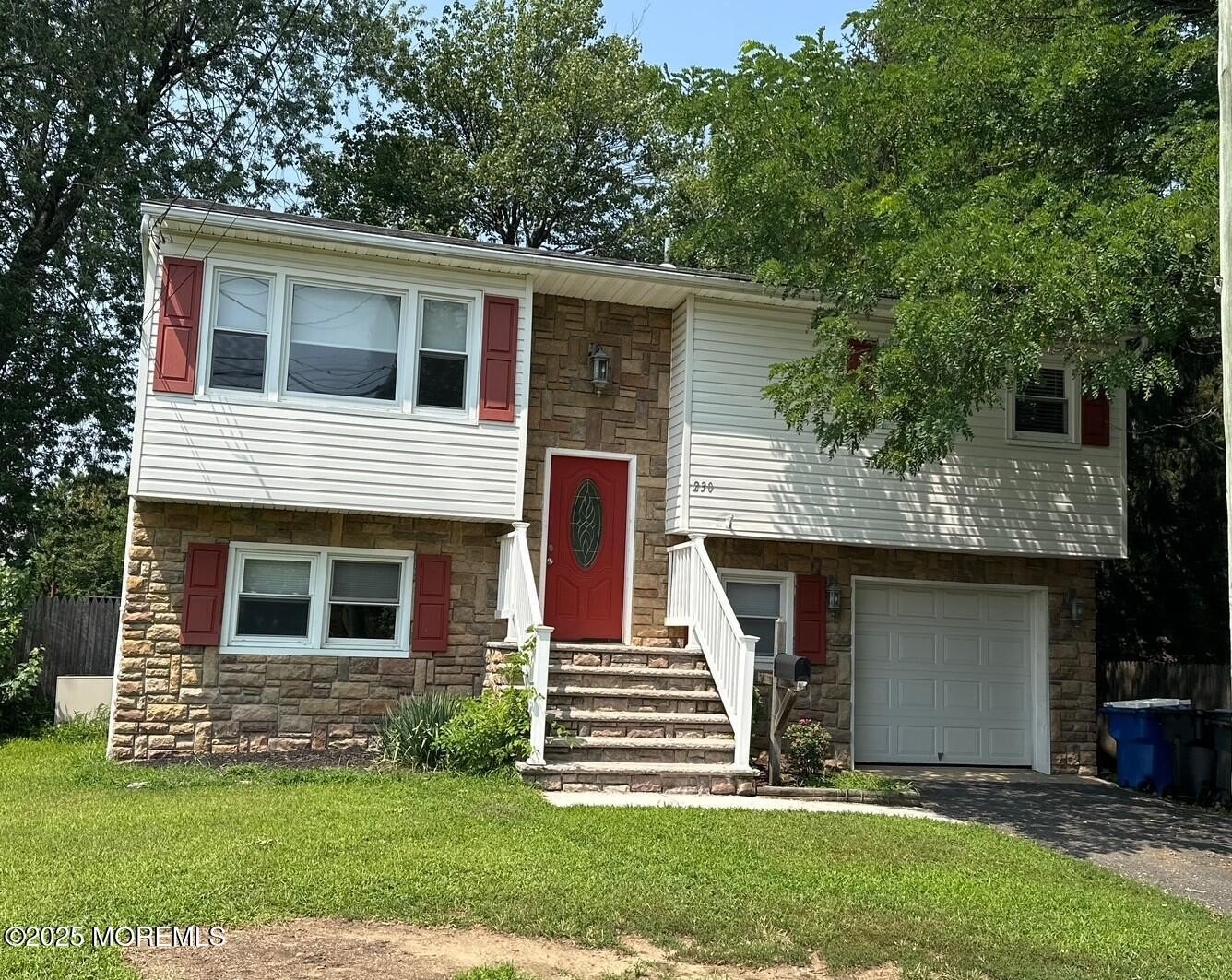 Currently Displayed Property Photo