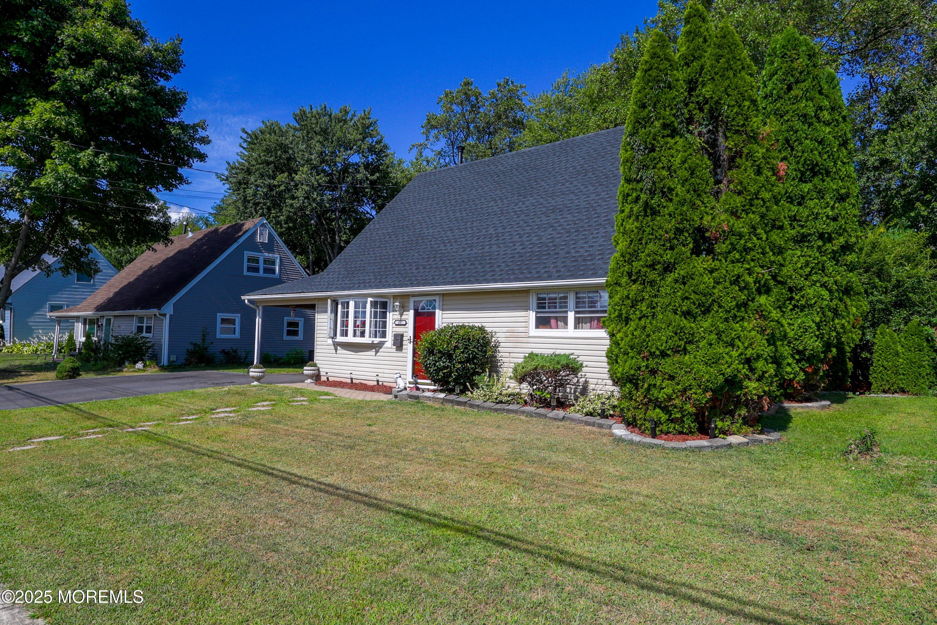 Currently Displayed Property Photo