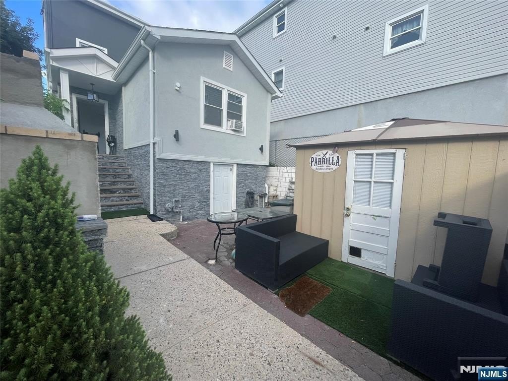 Currently Displayed Property Photo