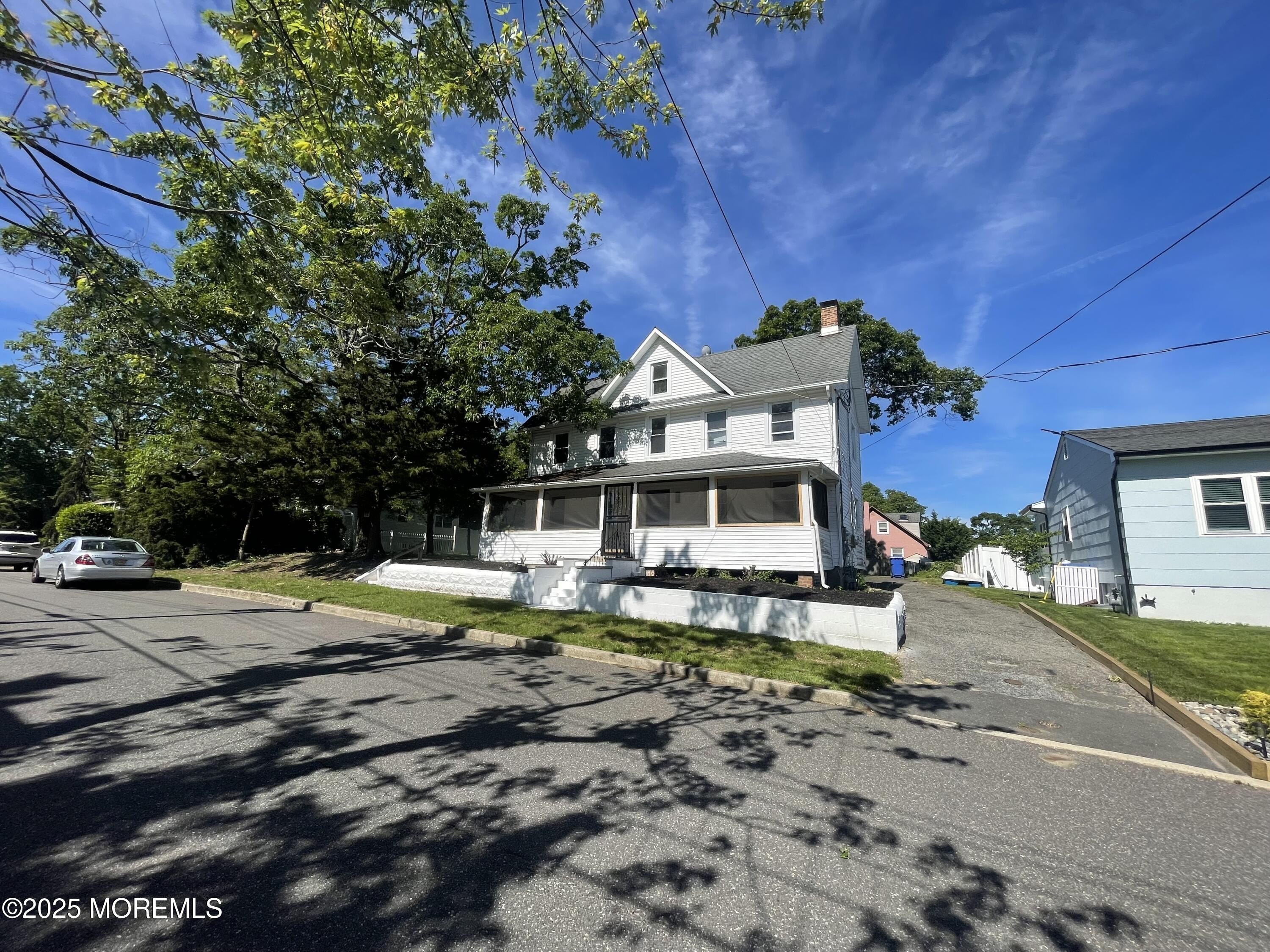 Currently Displayed Property Photo