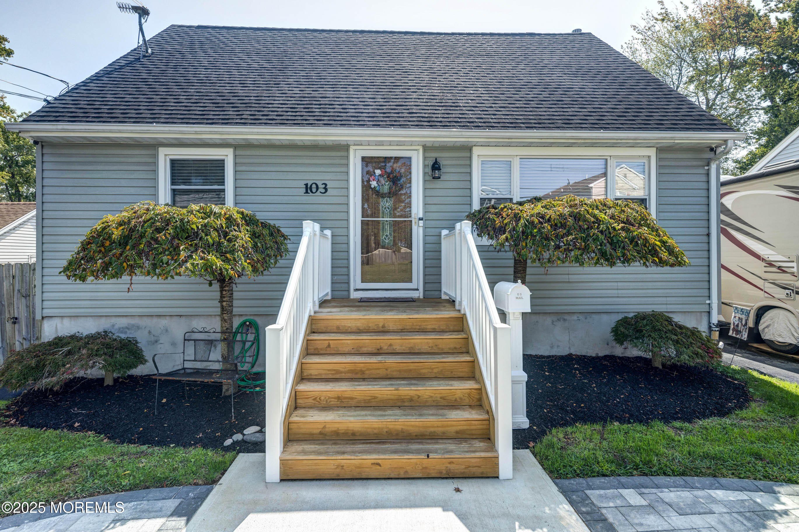 Currently Displayed Property Photo