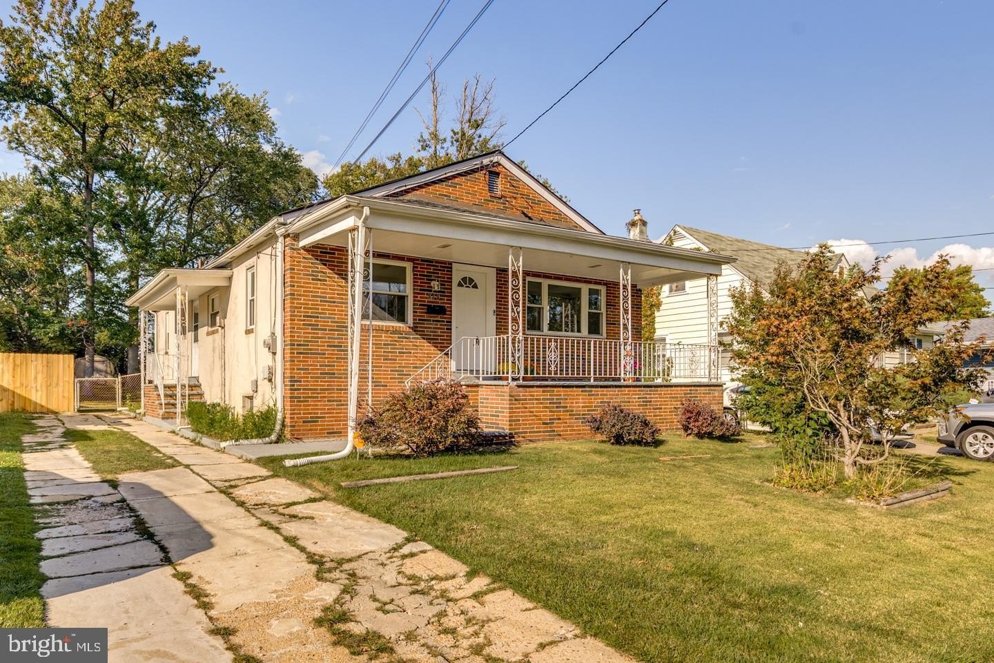 Currently Displayed Property Photo