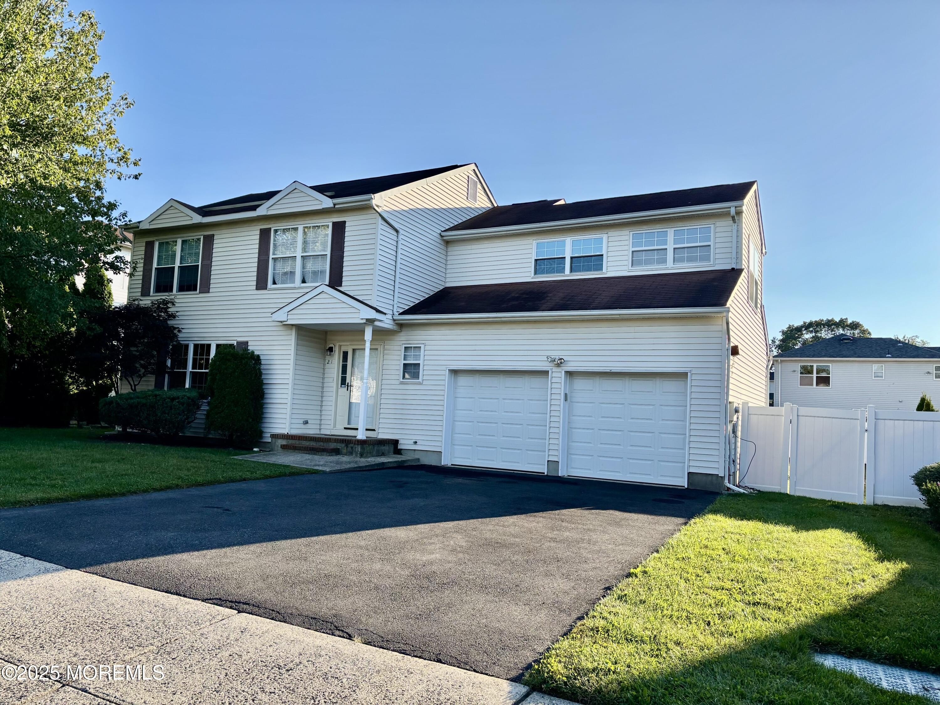 Currently Displayed Property Photo