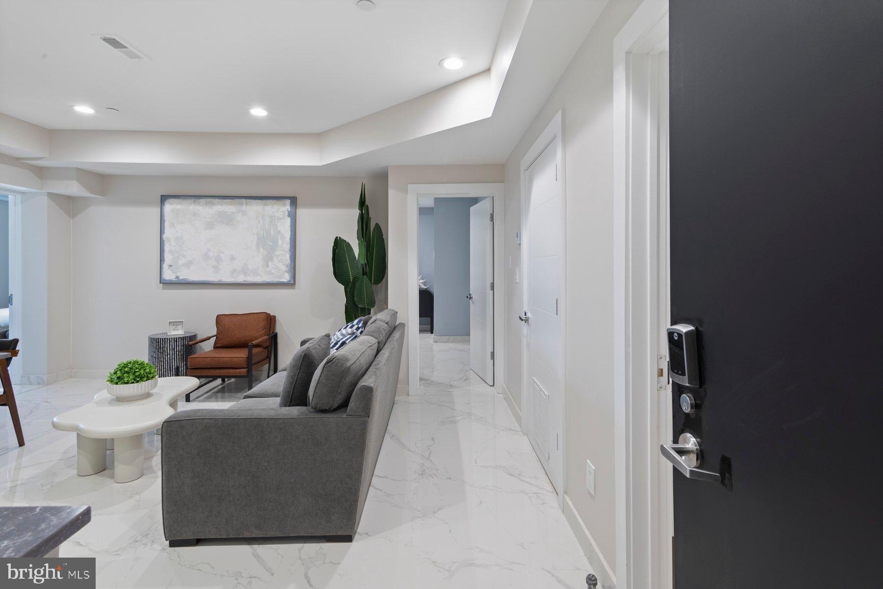 Currently Displayed Property Photo