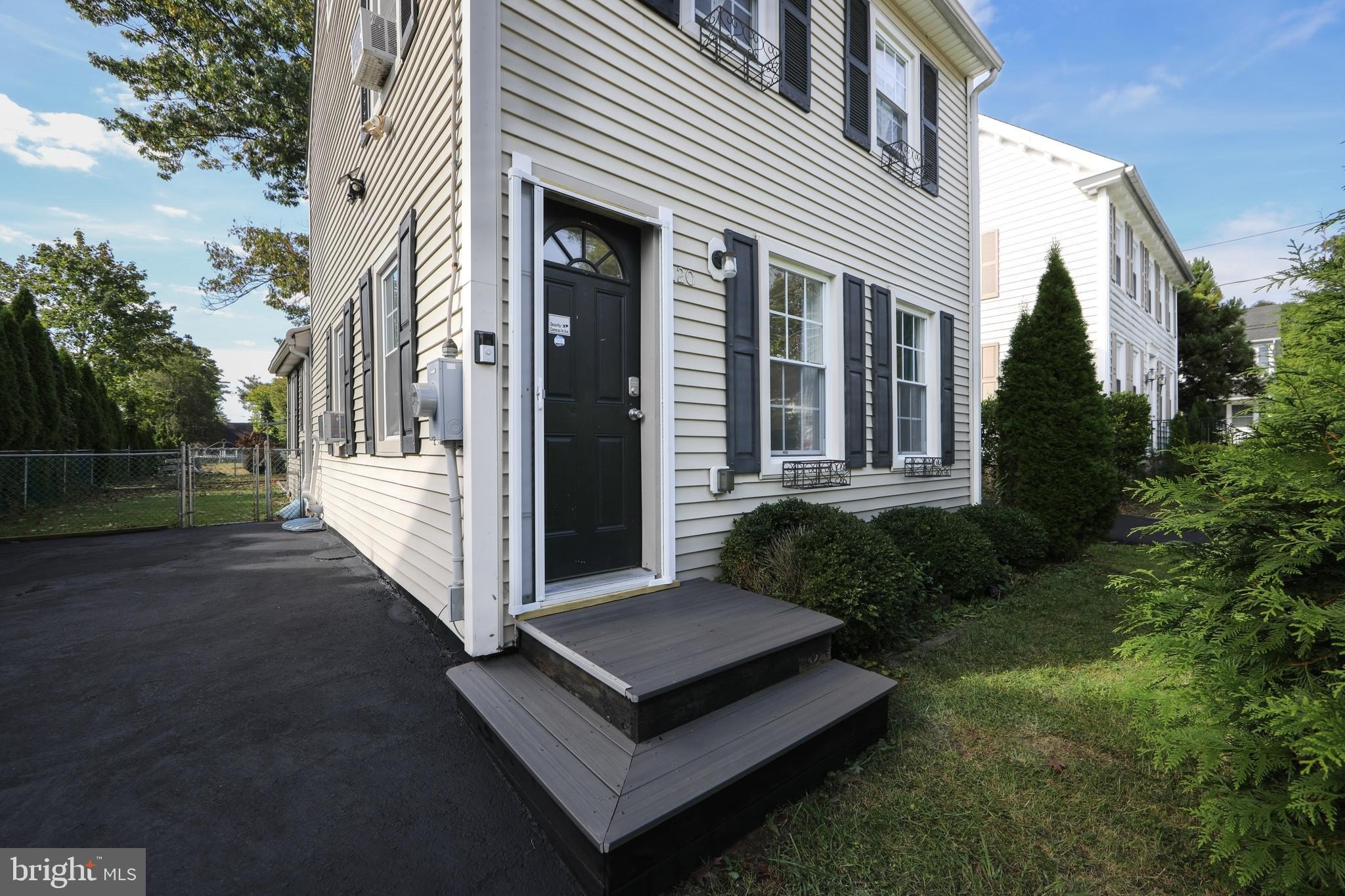 Currently Displayed Property Photo