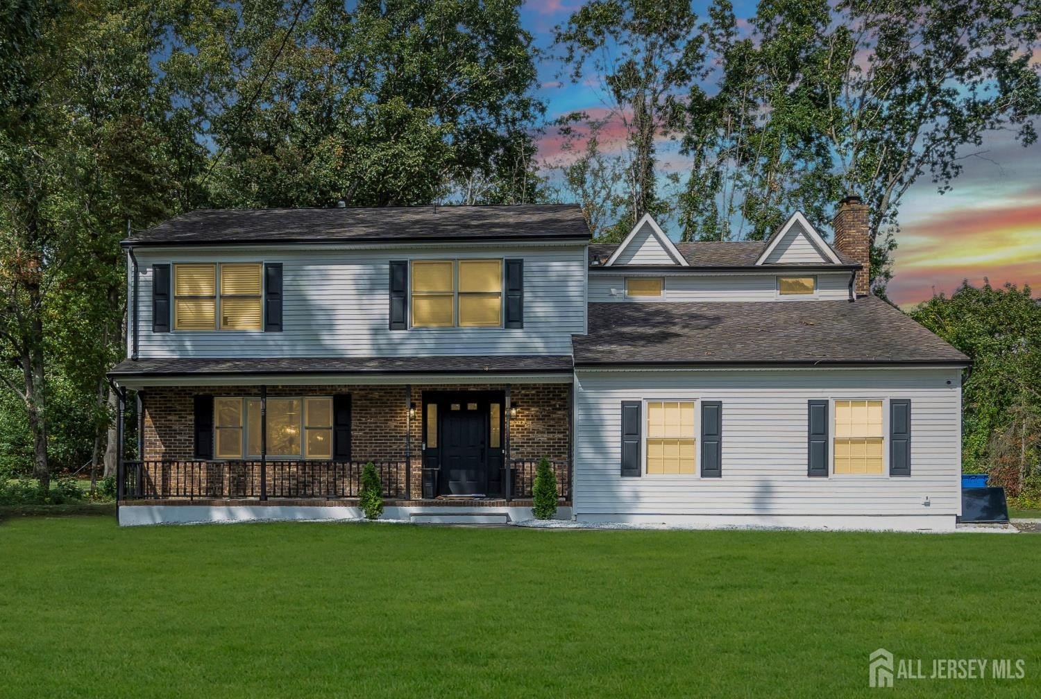 Currently Displayed Property Photo