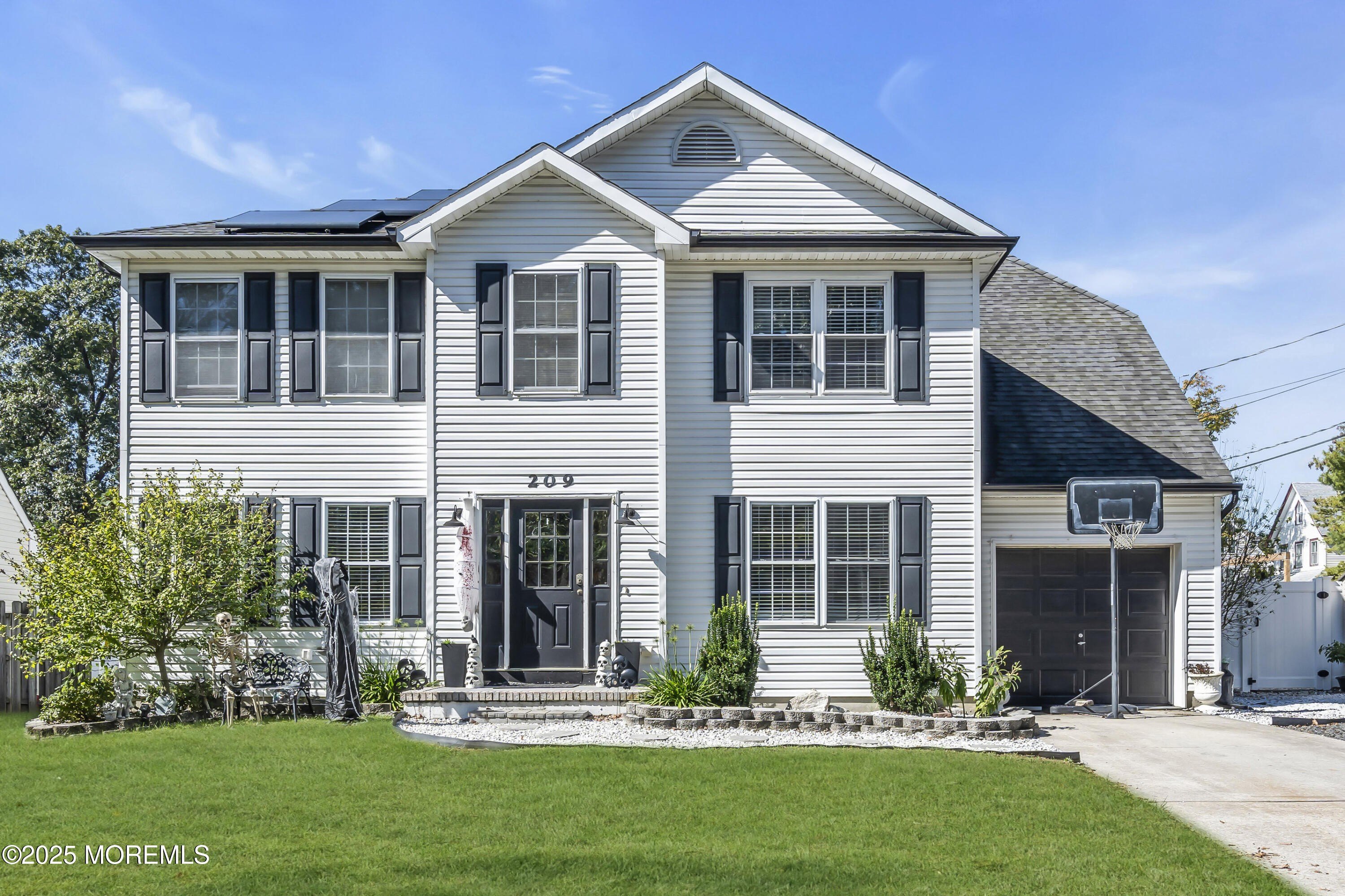 Currently Displayed Property Photo