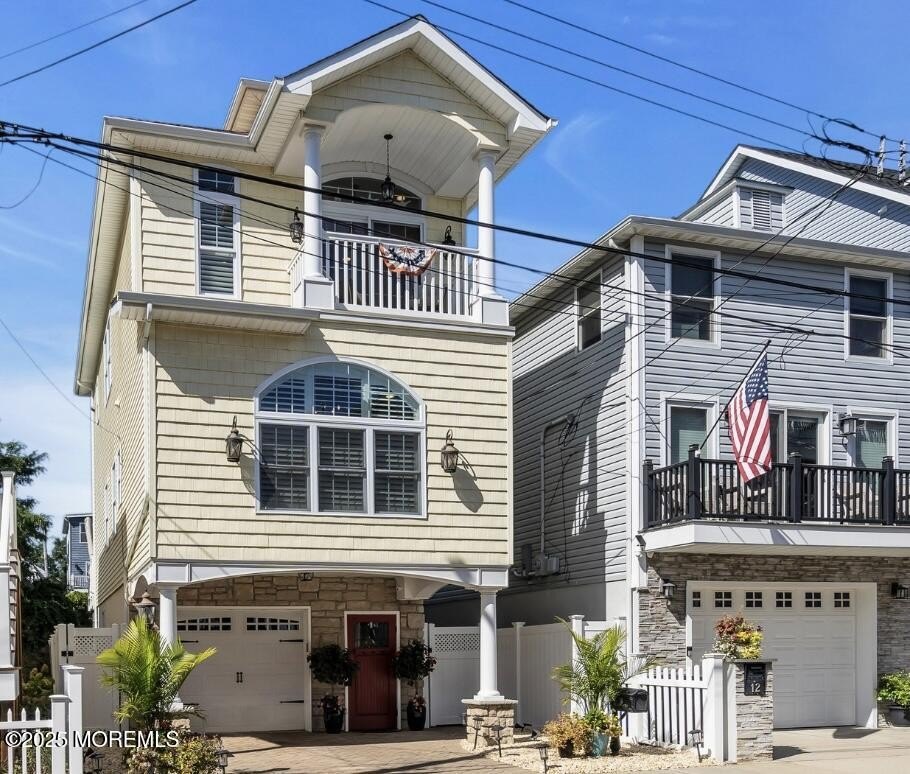 Currently Displayed Property Photo