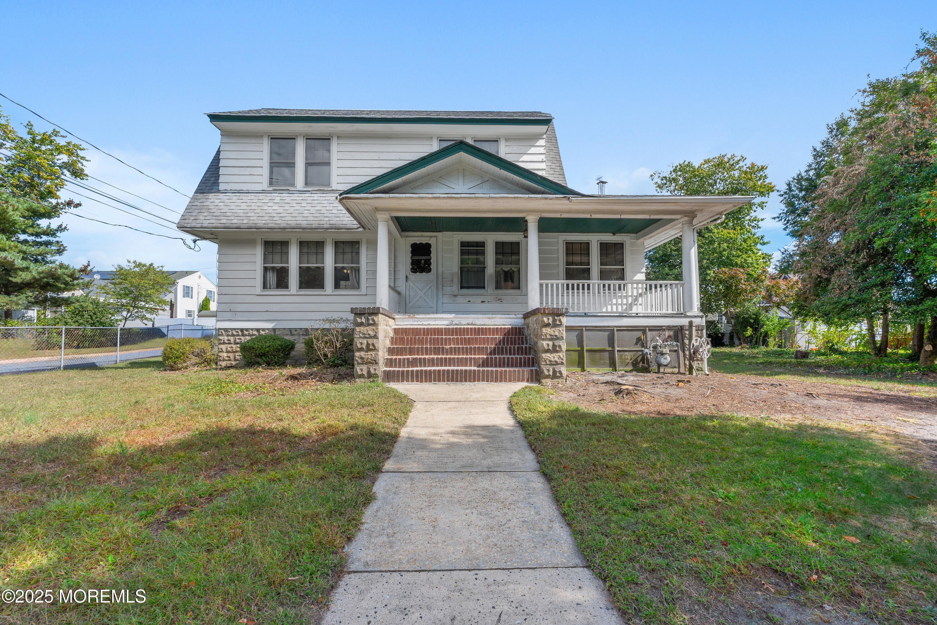 Currently Displayed Property Photo