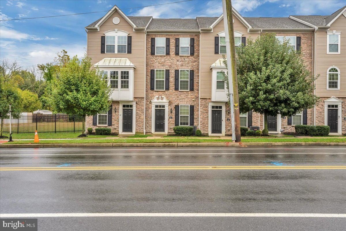 Currently Displayed Property Photo