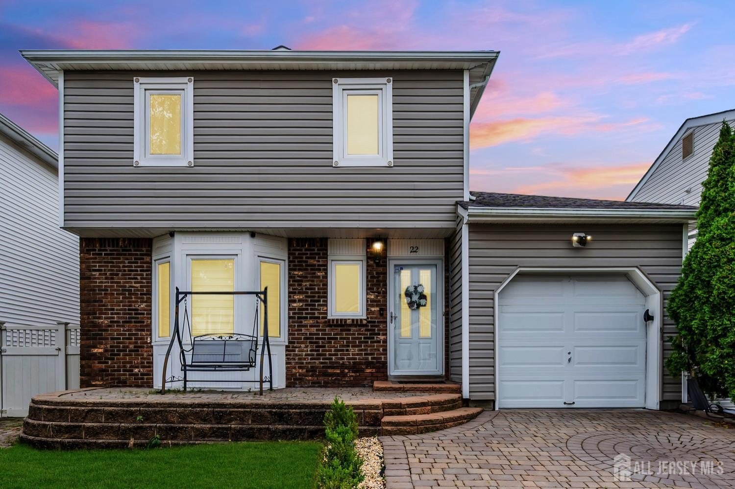 Currently Displayed Property Photo