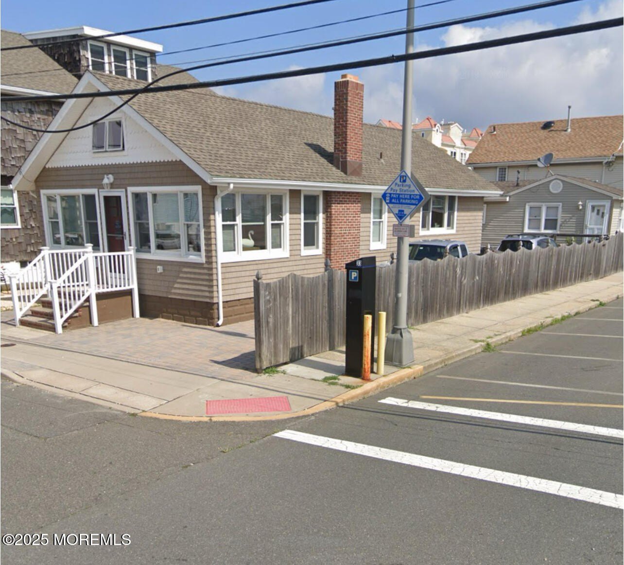 Currently Displayed Property Photo