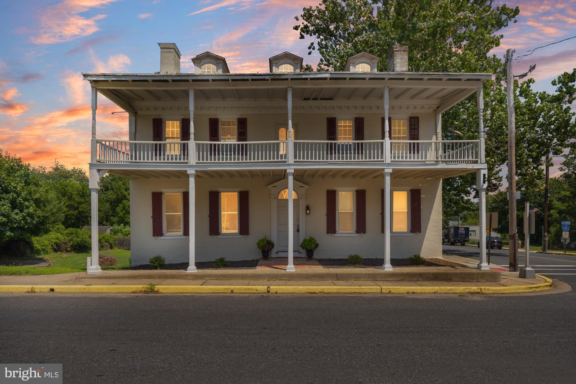 Currently Displayed Property Photo