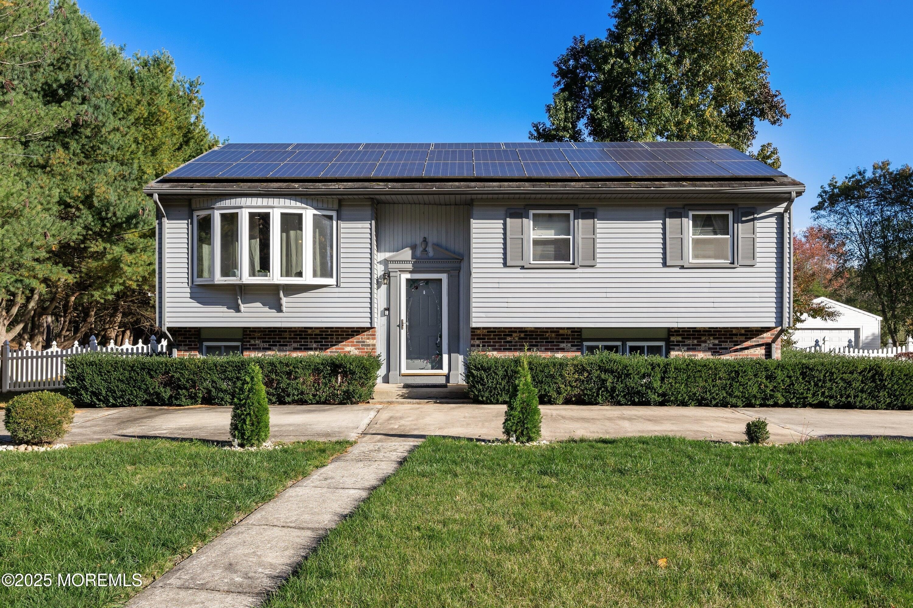 Currently Displayed Property Photo