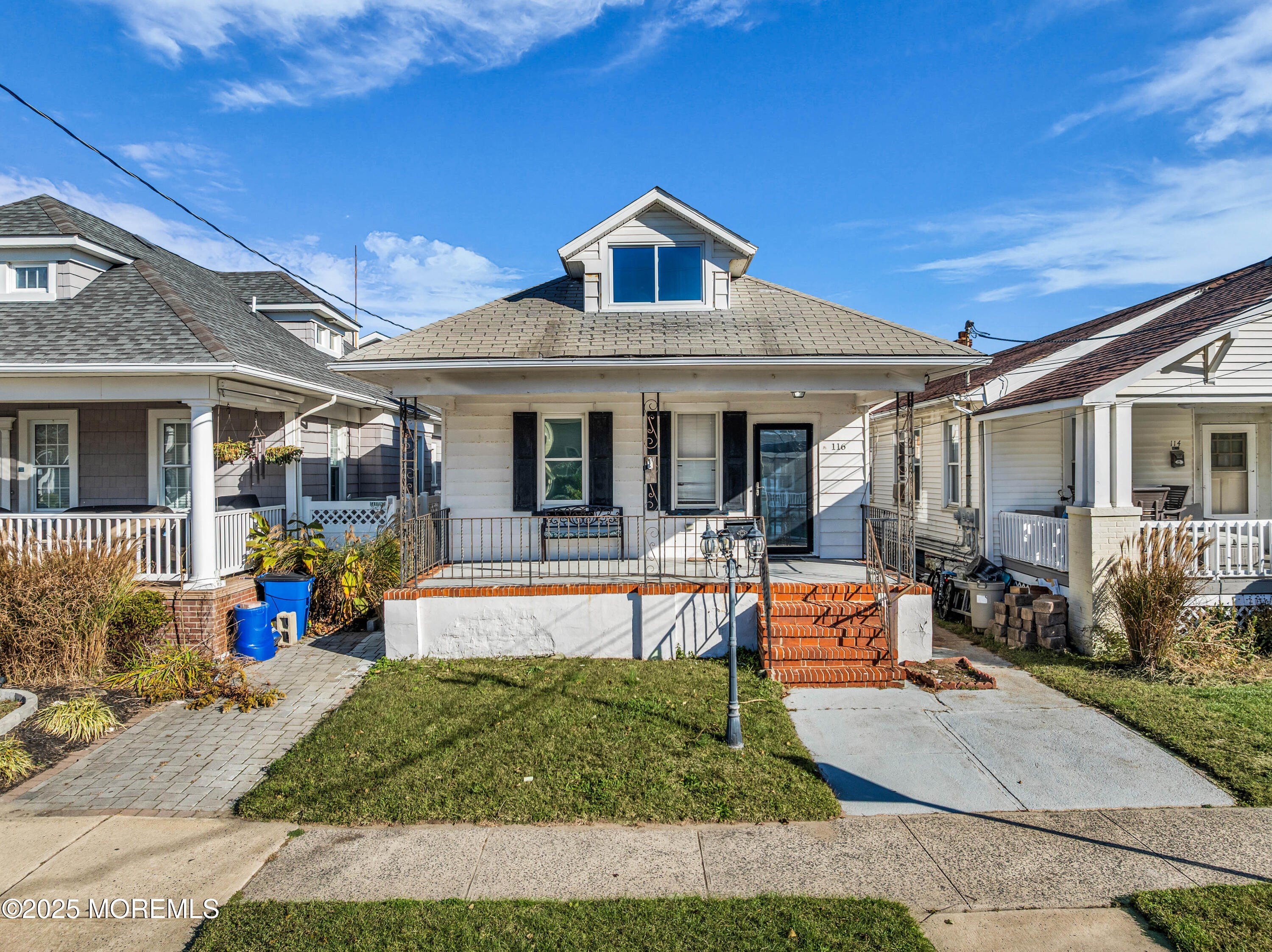 Currently Displayed Property Photo