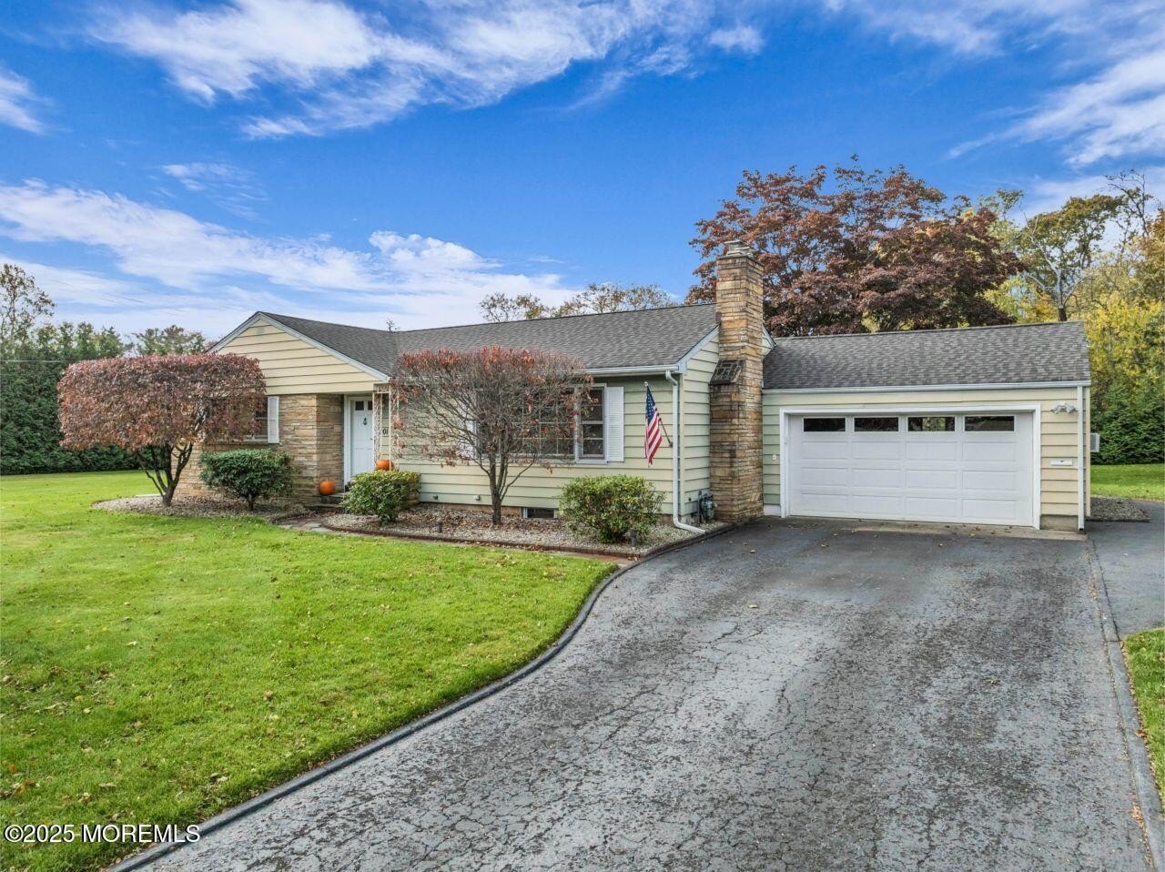 Currently Displayed Property Photo