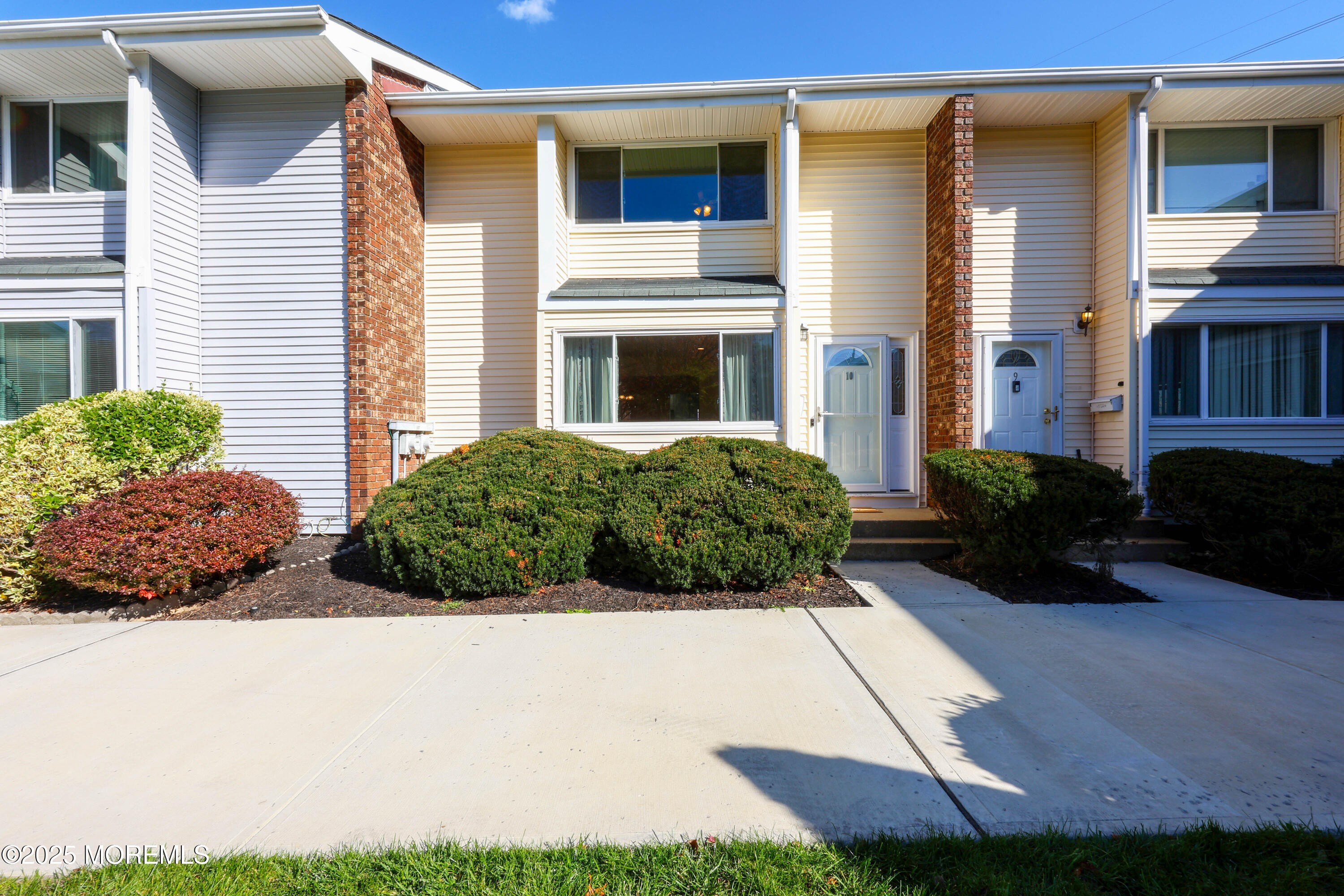 Currently Displayed Property Photo