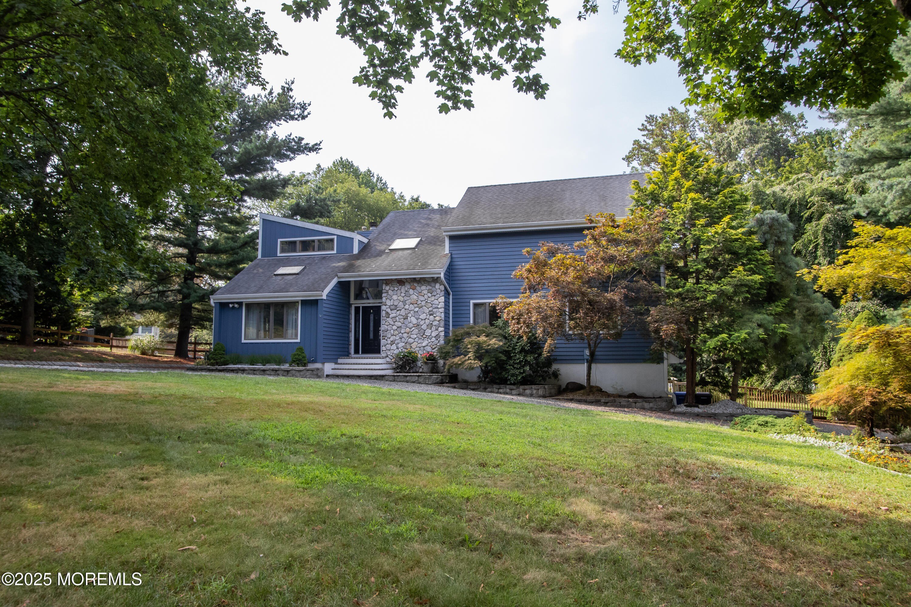 Currently Displayed Property Photo