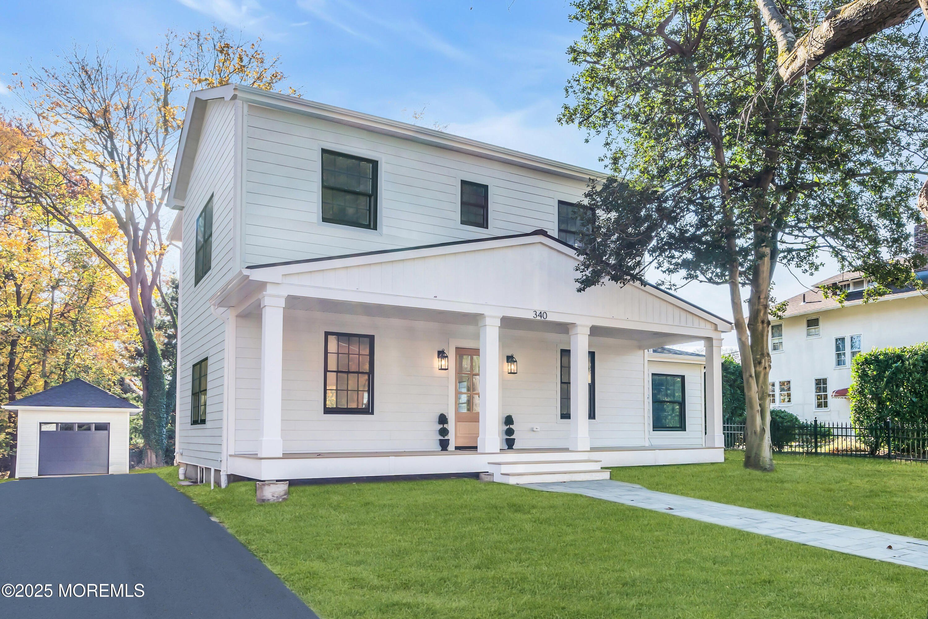 Currently Displayed Property Photo