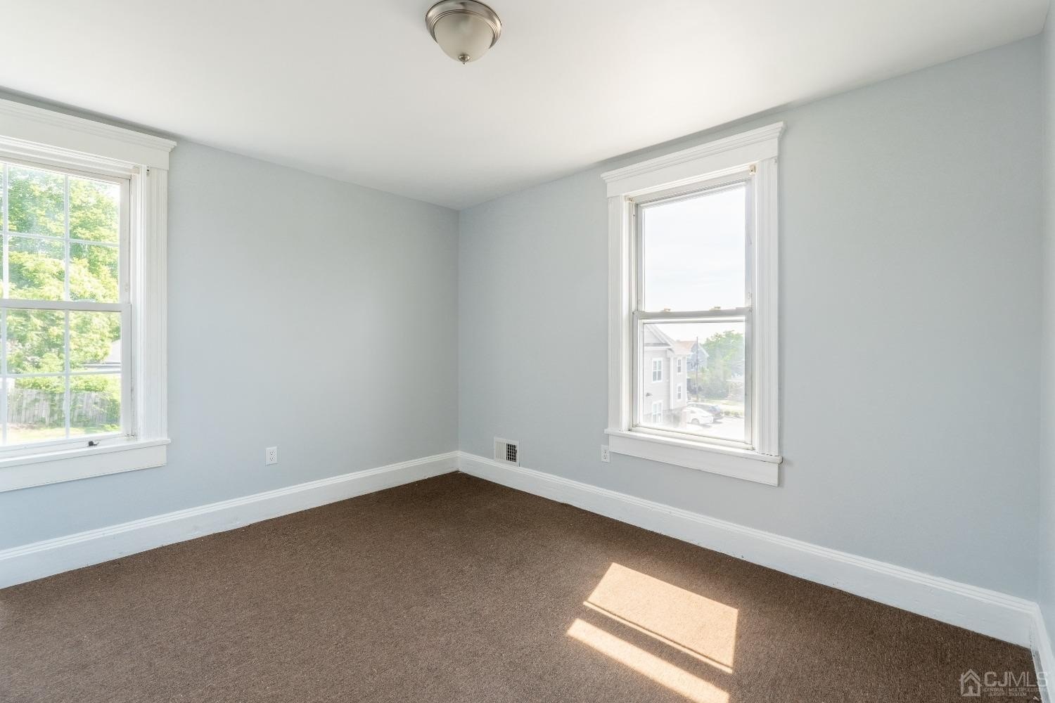 Currently Displayed Property Photo