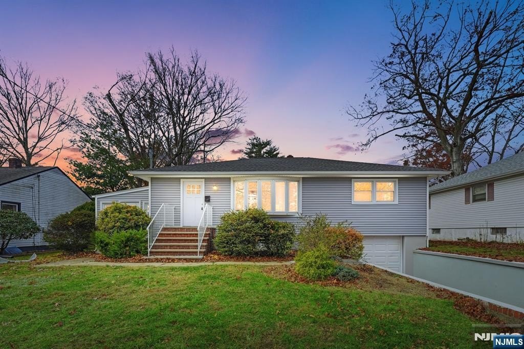 Currently Displayed Property Photo