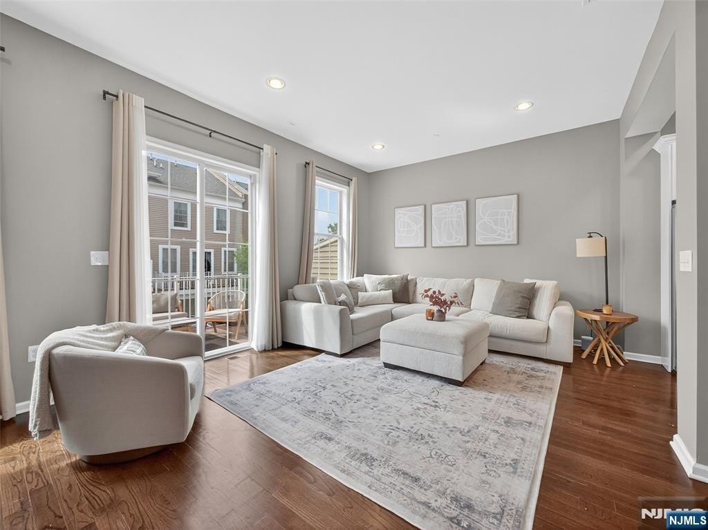 Currently Displayed Property Photo