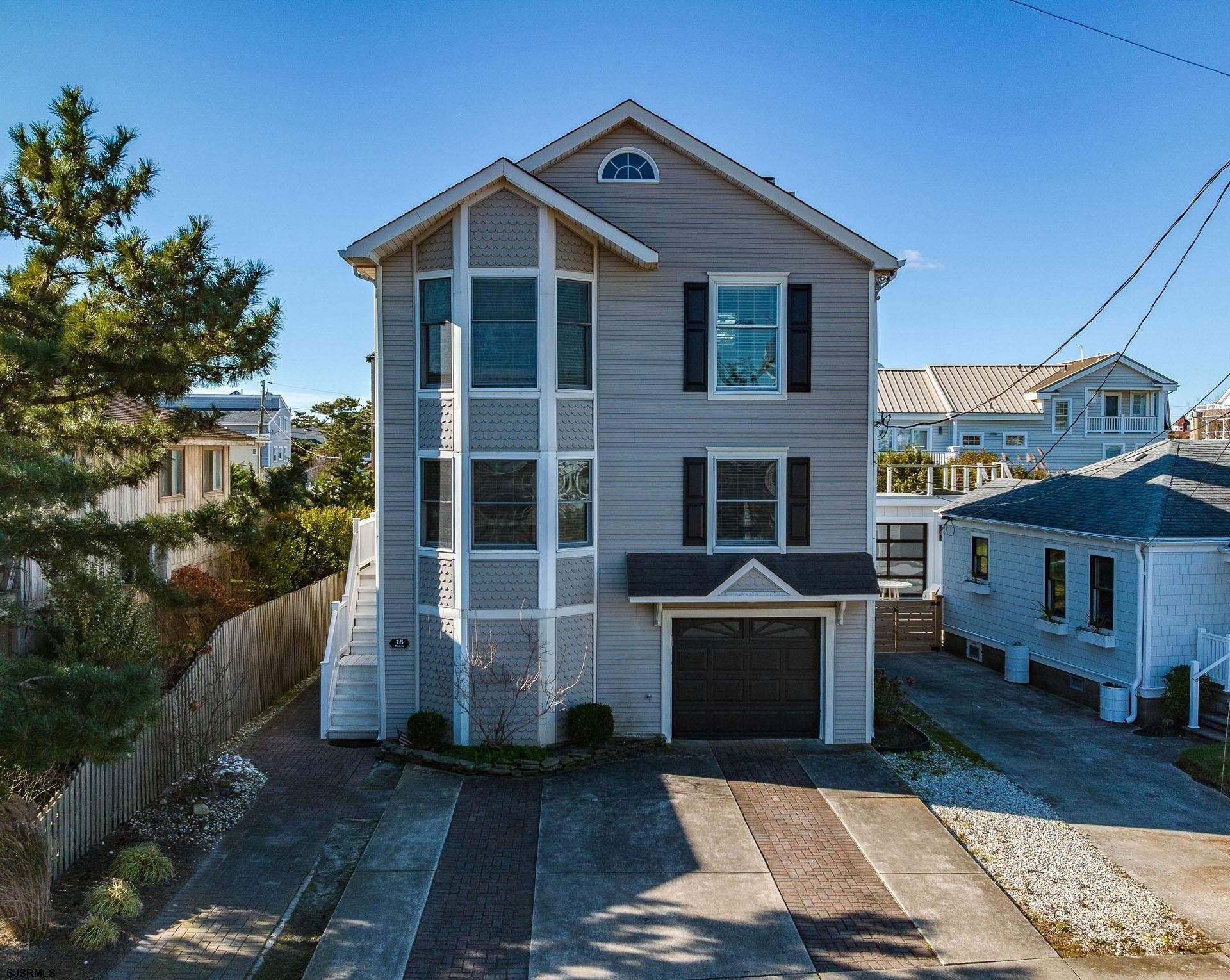 Currently Displayed Property Photo