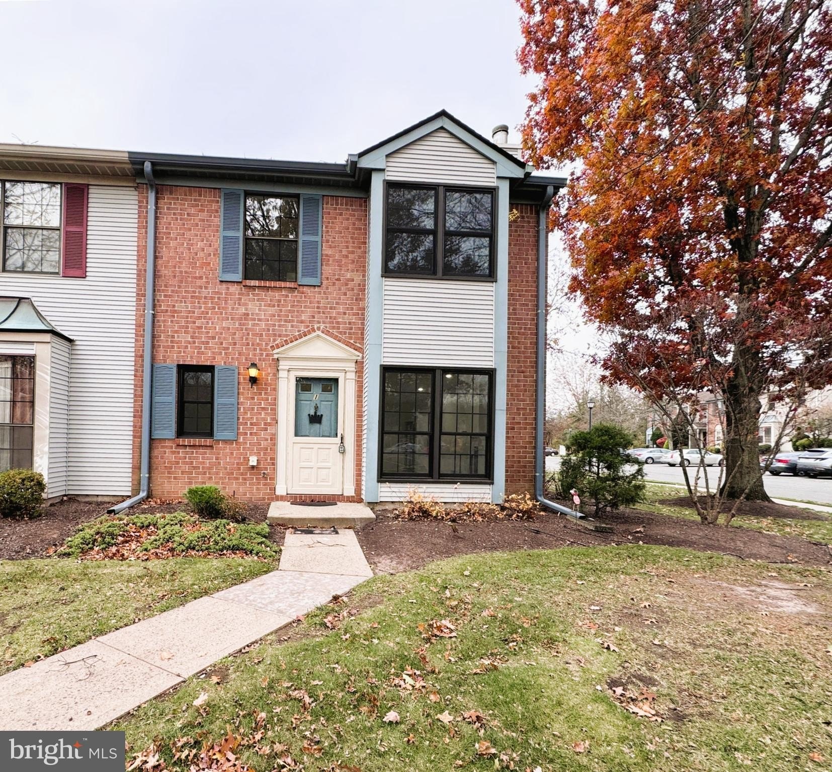 Currently Displayed Property Photo