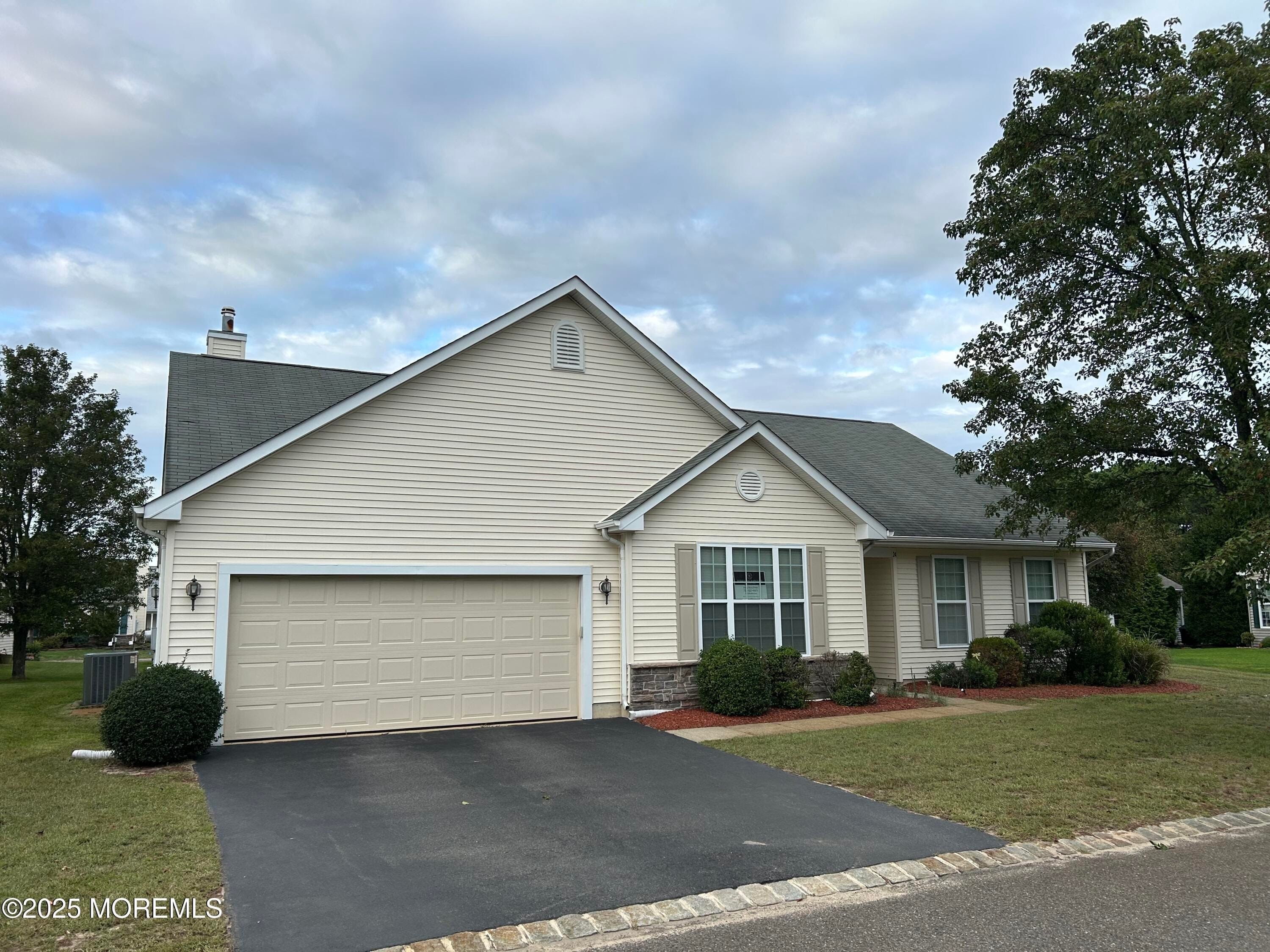 Currently Displayed Property Photo