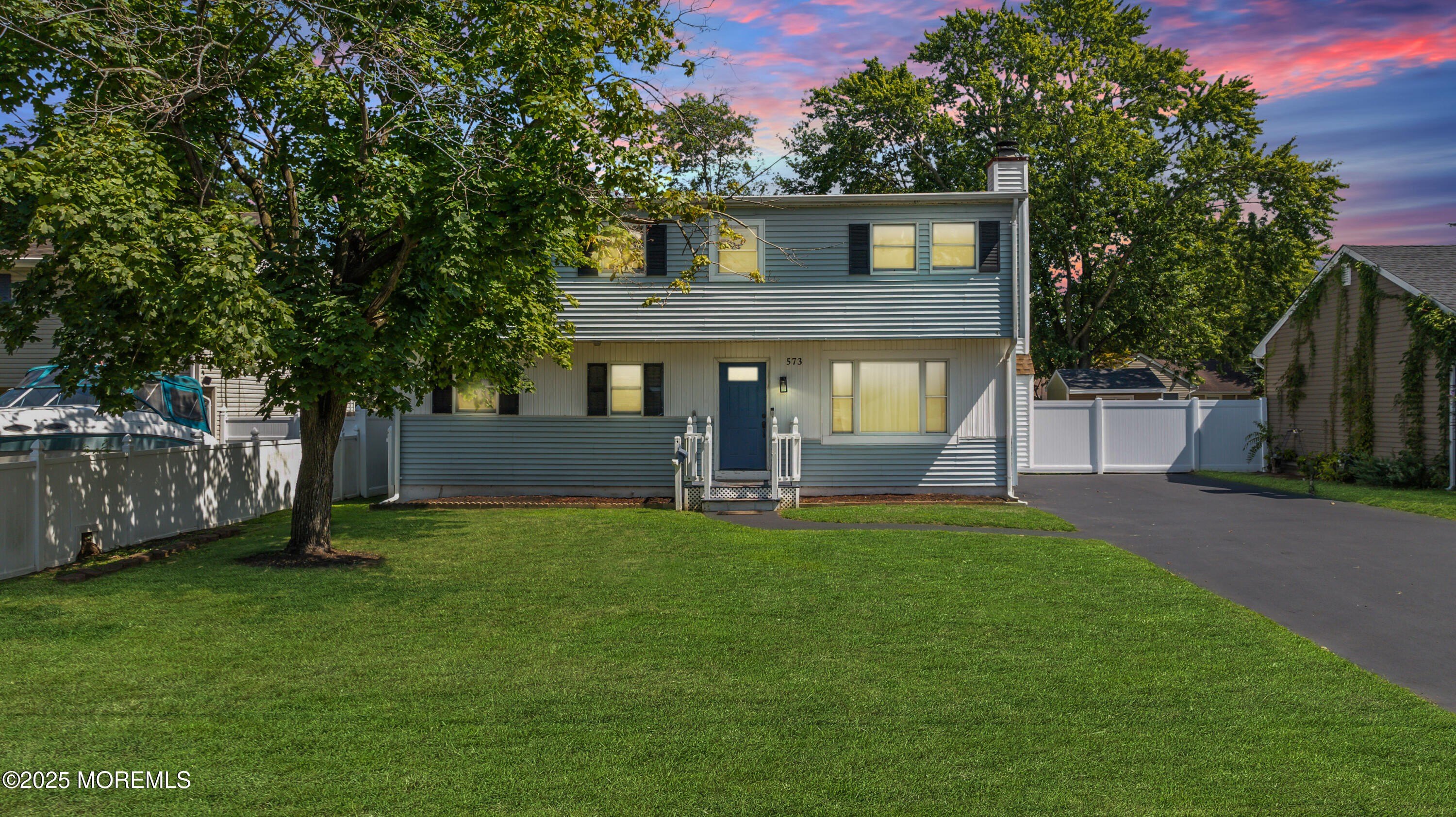 Currently Displayed Property Photo