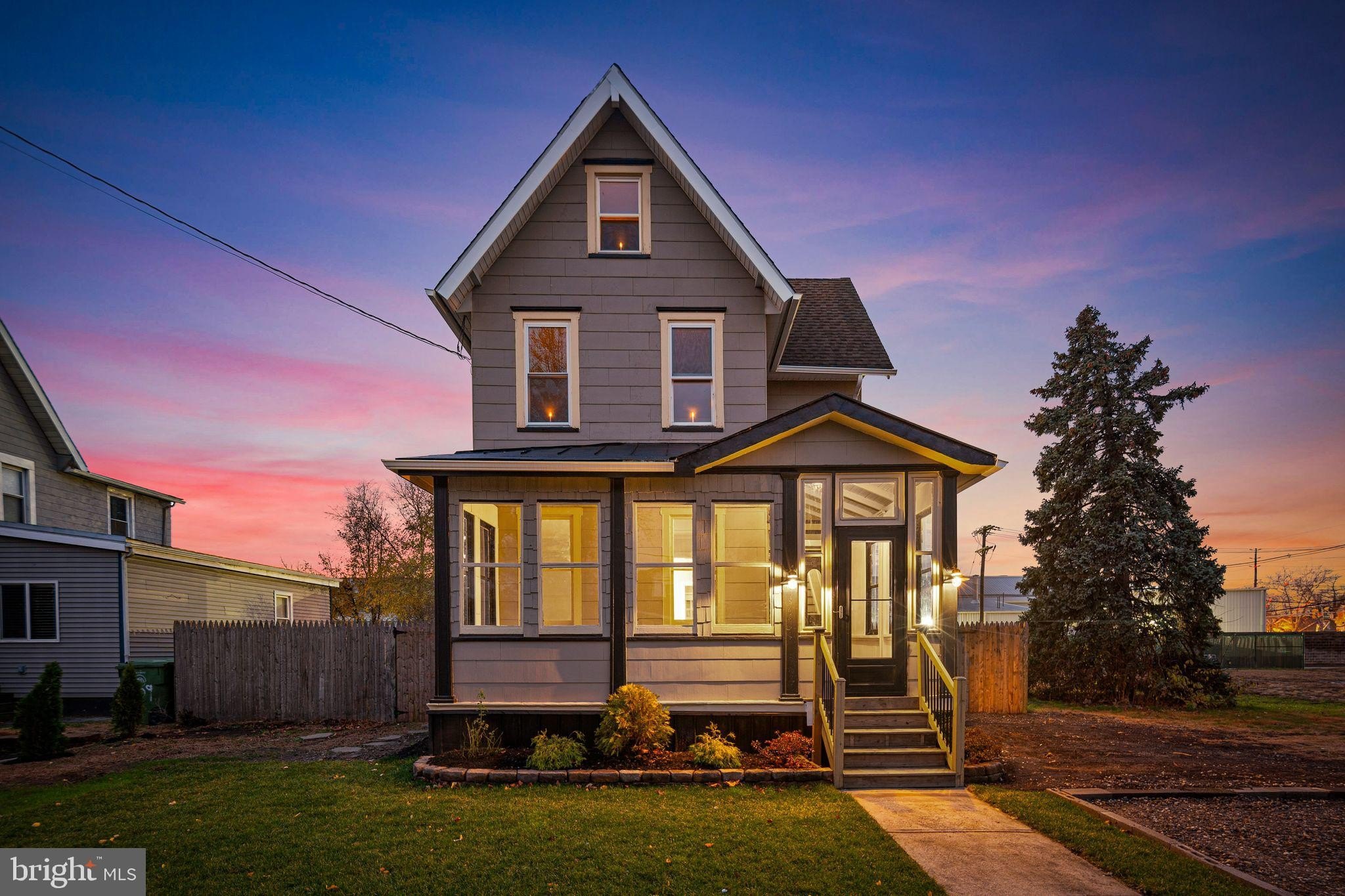 Currently Displayed Property Photo