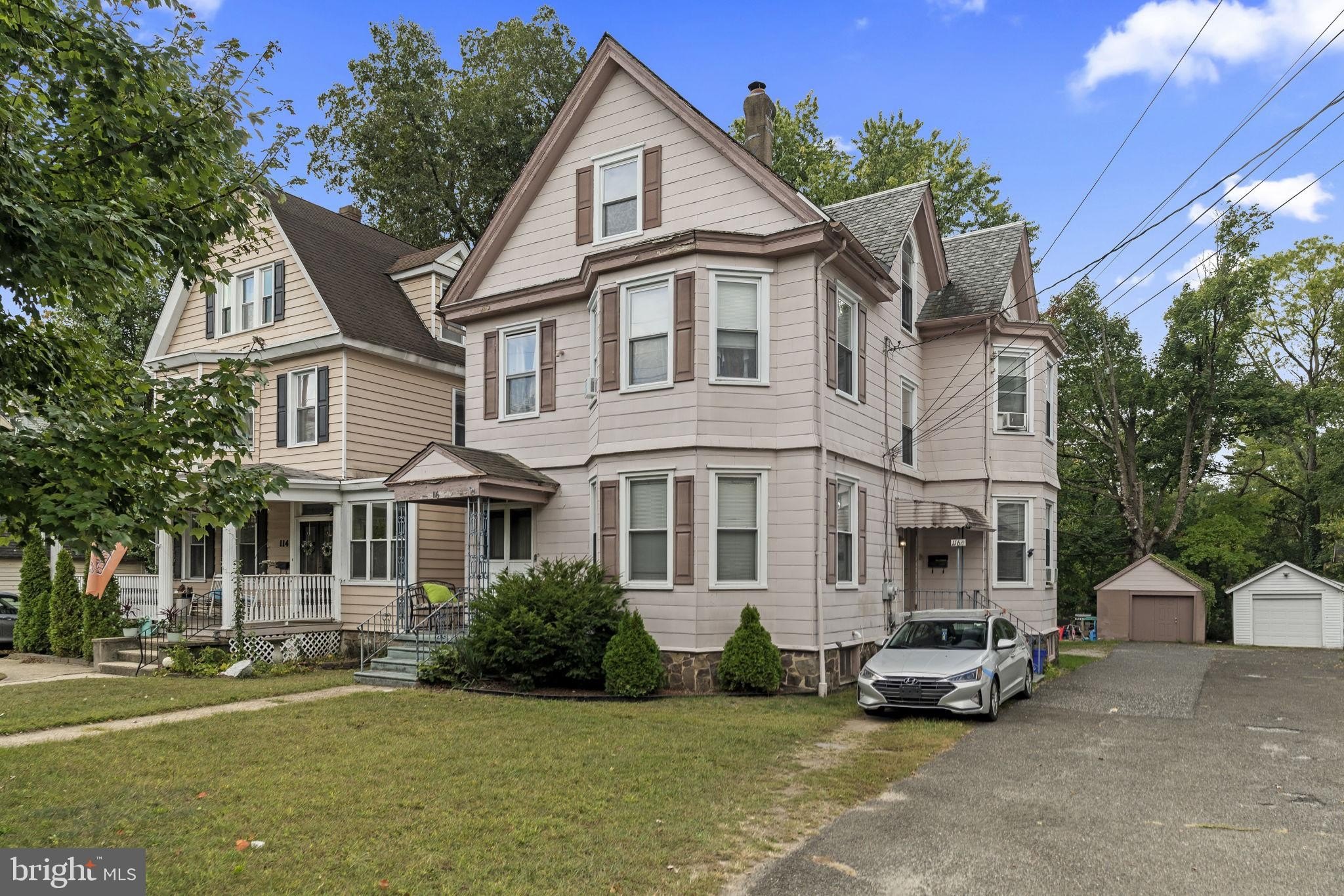 Currently Displayed Property Photo