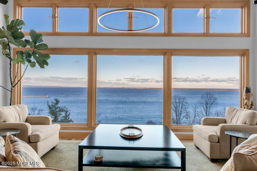 Currently Displayed Property Photo