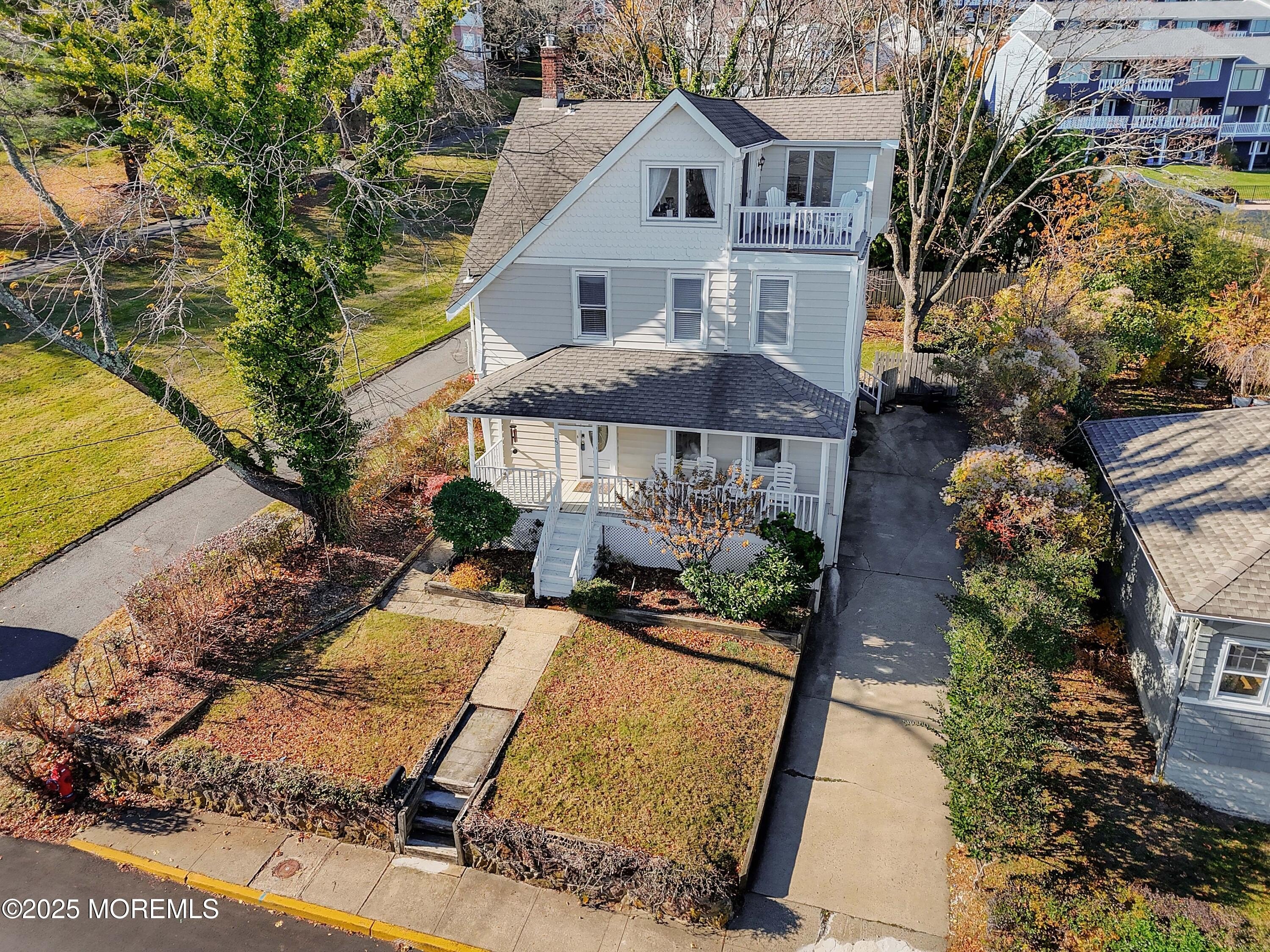 Currently Displayed Property Photo