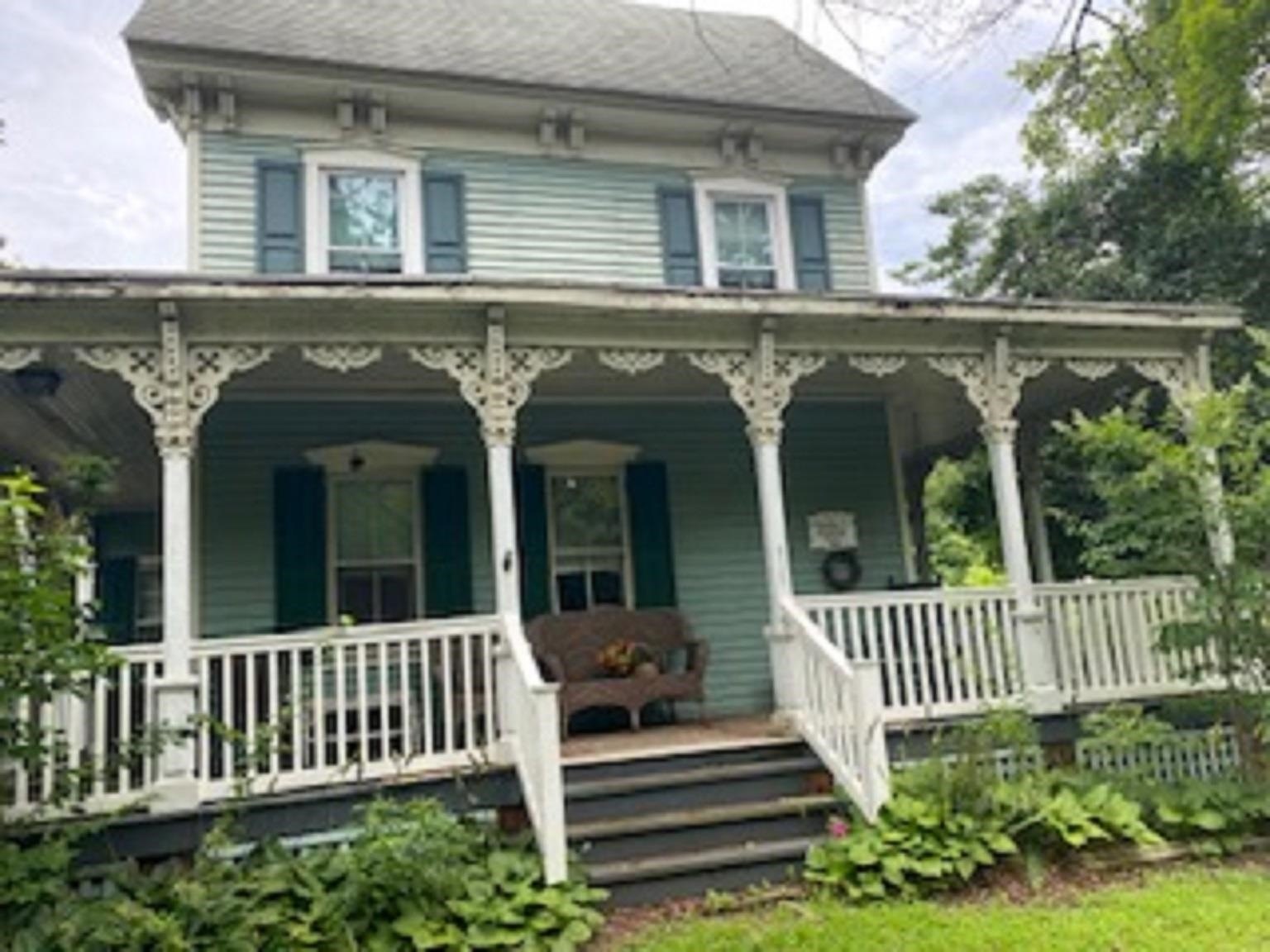 Currently Displayed Property Photo