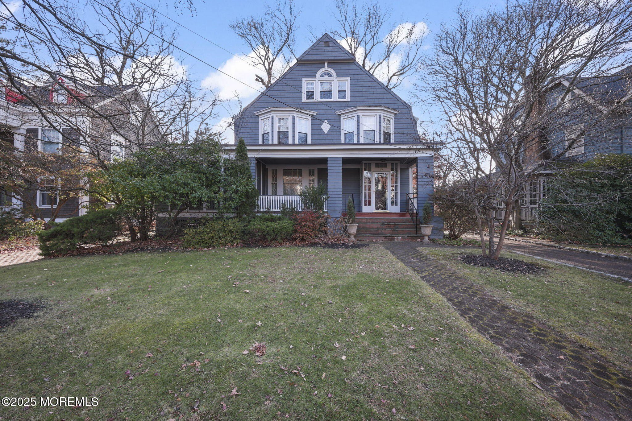 Currently Displayed Property Photo