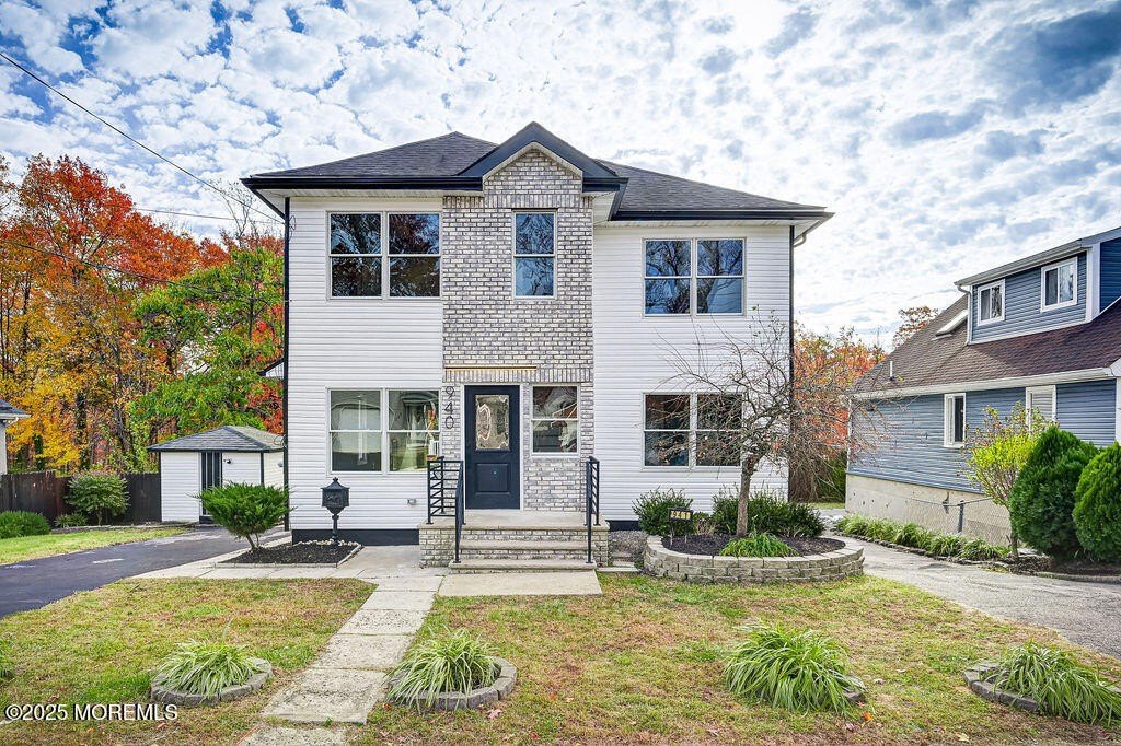 Currently Displayed Property Photo