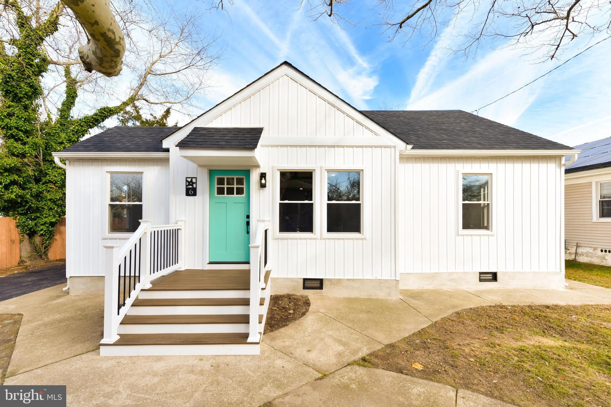 Currently Displayed Property Photo