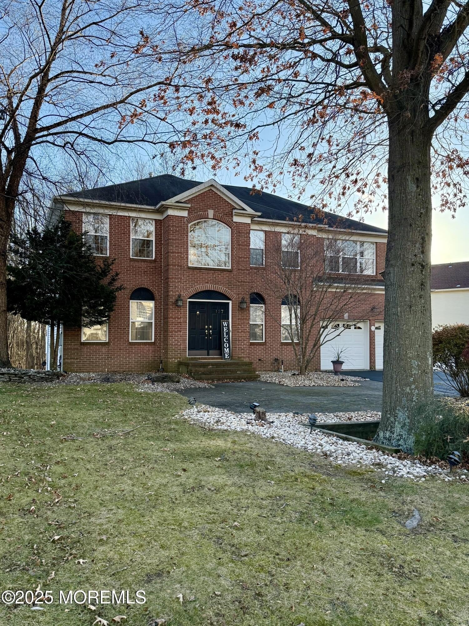 Currently Displayed Property Photo