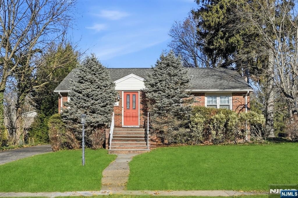 Currently Displayed Property Photo