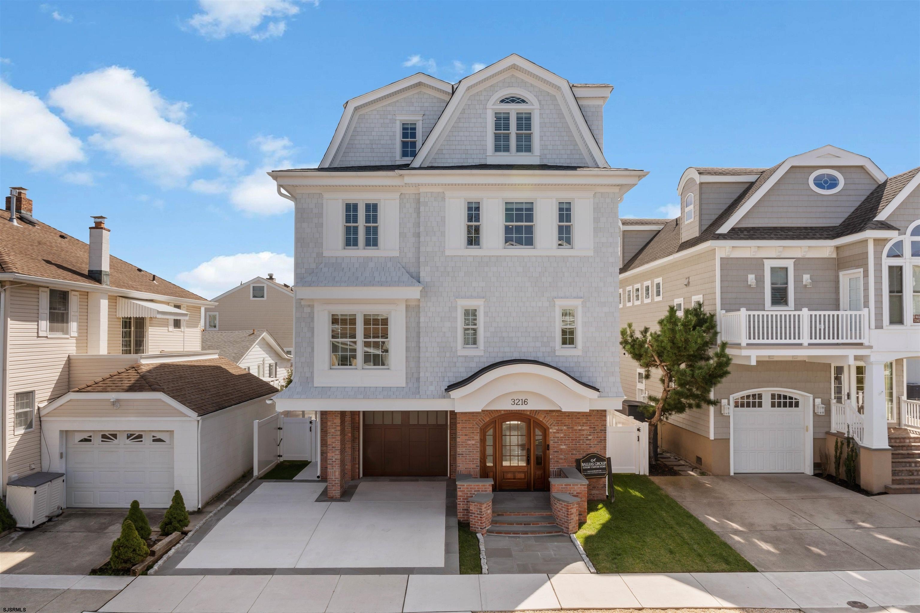 Currently Displayed Property Photo