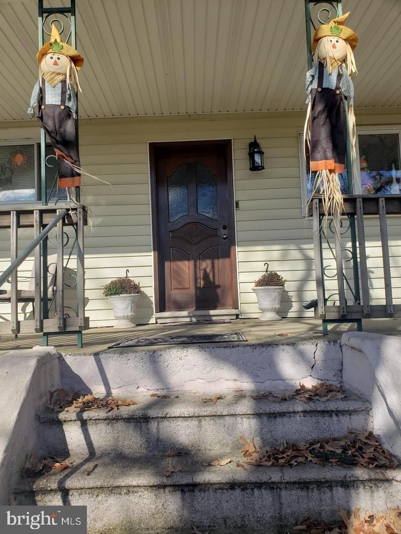 Currently Displayed Property Photo