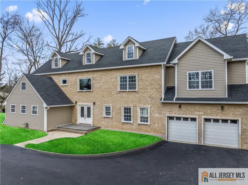 Currently Displayed Property Photo